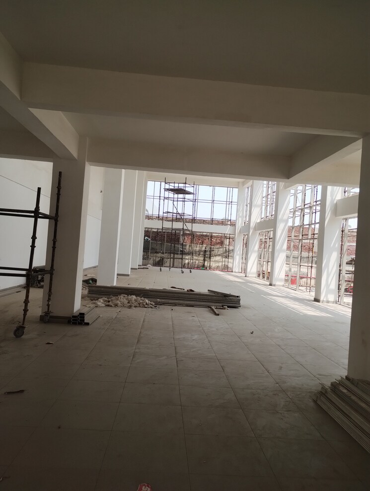 Balcony, sector 27a Commercial Showroom 80000 Sq.Ft. In Sector 27a Faridabad 9377083