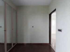 Room in 3 BHK Apartment at BPTP Discovery Park, Sector 80 – for Sale