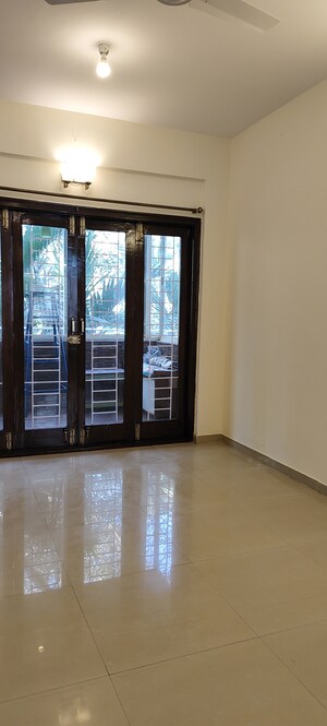Room in 2 BHK Apartment at Kolimi Heights, Halasuru – for Rent
