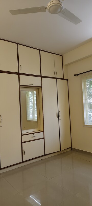 Furnished Amenities in 2 BHK Apartment at Kolimi Heights, Halasuru – for Rent