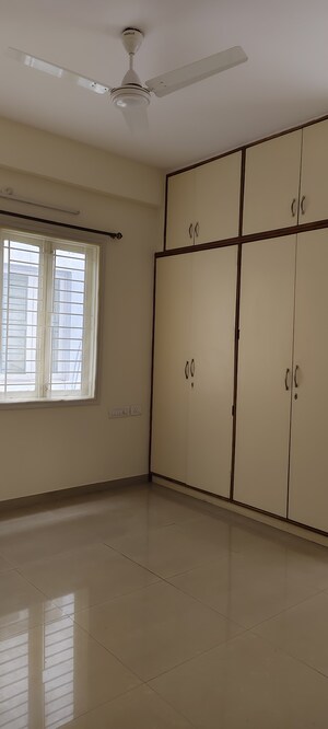 Room in 2 BHK Apartment at Kolimi Heights, Halasuru – for Rent