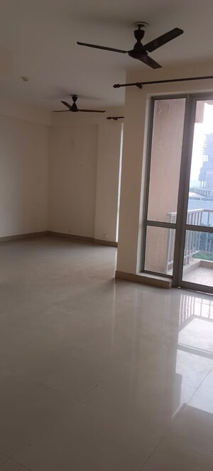 Room in 2 BHK Apartment at Pioneer Park Phase 1, Sector 61 – for Rent