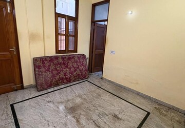 Room in 2 BHK Builder Floor at Sector 23a – for Rent