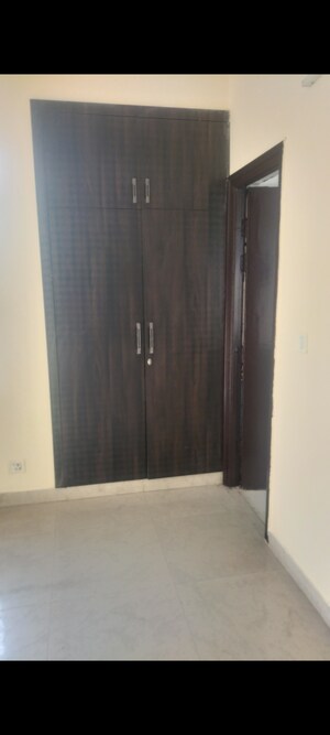 Room in 3 BHK Apartment at SRS Residency, Sector 88 – for Sale