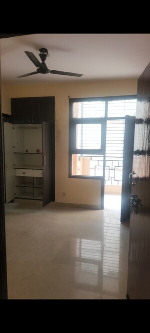 Room in 3 BHK Apartment at SRS Residency, Sector 88 – for Sale