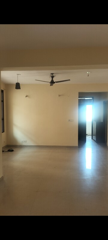Room in 3 BHK Apartment at SRS Residency, Sector 88 – for Sale