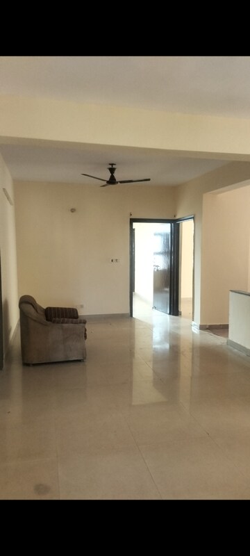 Room in 3 BHK Apartment at SRS Residency, Sector 88 – for Sale