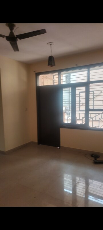Room in 3 BHK Apartment at SRS Residency, Sector 88 – for Sale