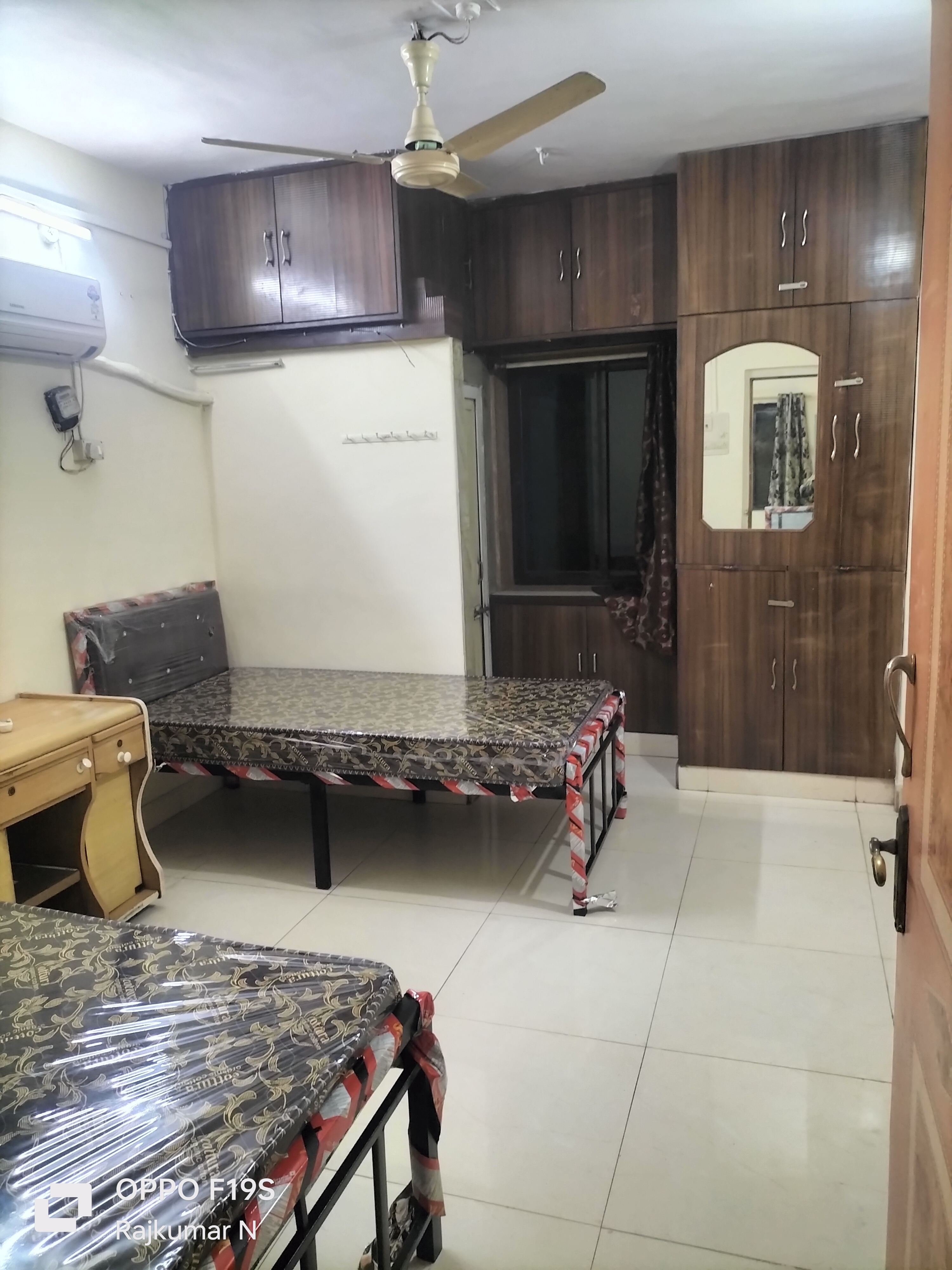 Pg For Rent in Prashant Apartment 