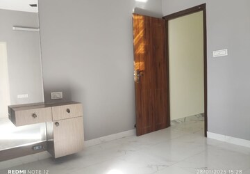 Room in 2 BHK Builder Floor at Hsr Layout – for Rent