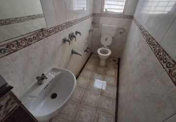 Bathroom in 3 BHK Apartment at Highland Park CHS Andheri, Andheri East – for Rent