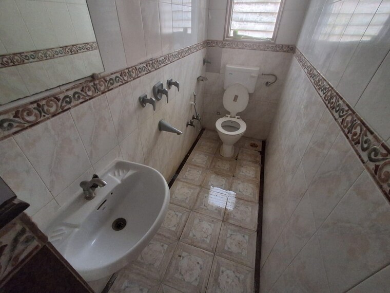 Bathroom, highland-park-chs-andheri 3 Bedroom 1300 Sq.Ft. Apartment In Andheri East Mumbai 9377370