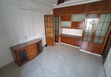 Bedroom in 3 BHK Apartment at Highland Park CHS Andheri, Andheri East – for Rent