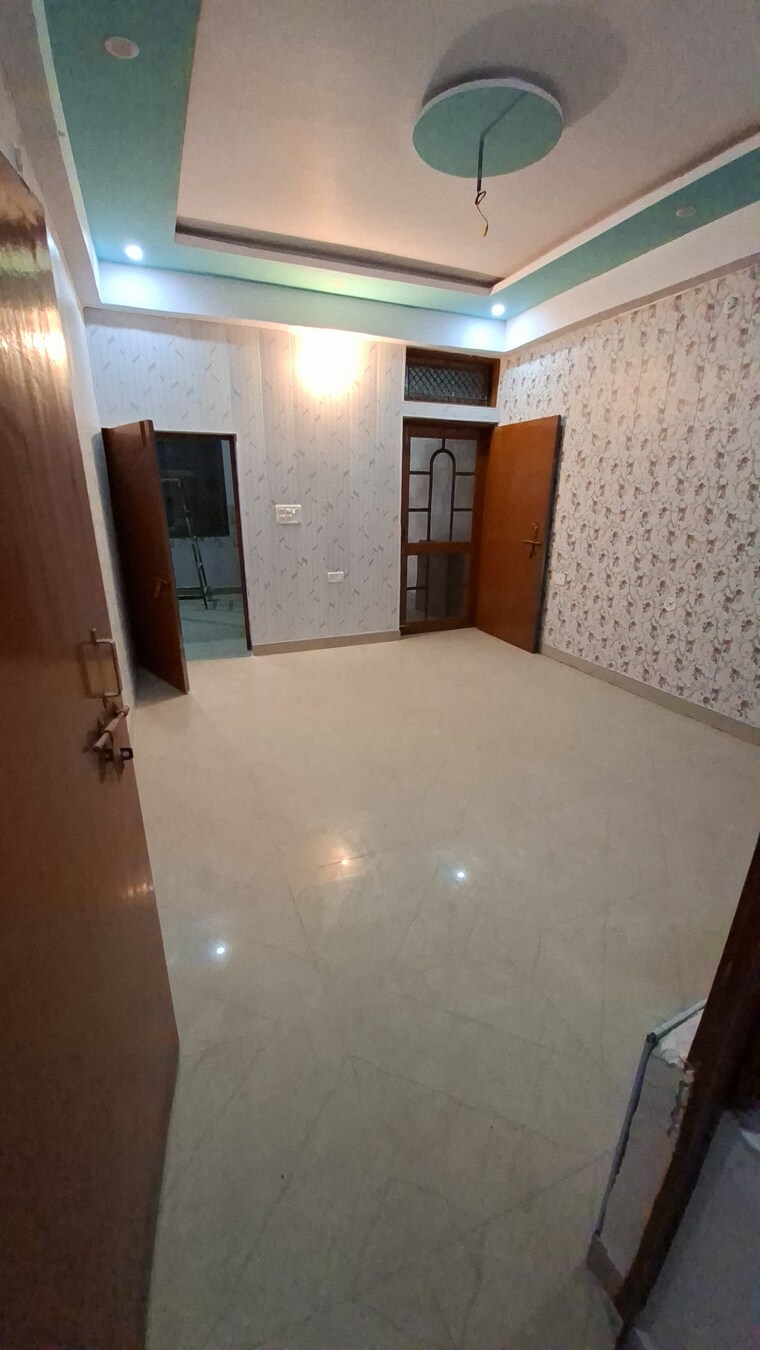 Room, indira nagar 4 Bedroom 2000 Sq.Ft. Independent House In Indira Nagar Lucknow 9377479