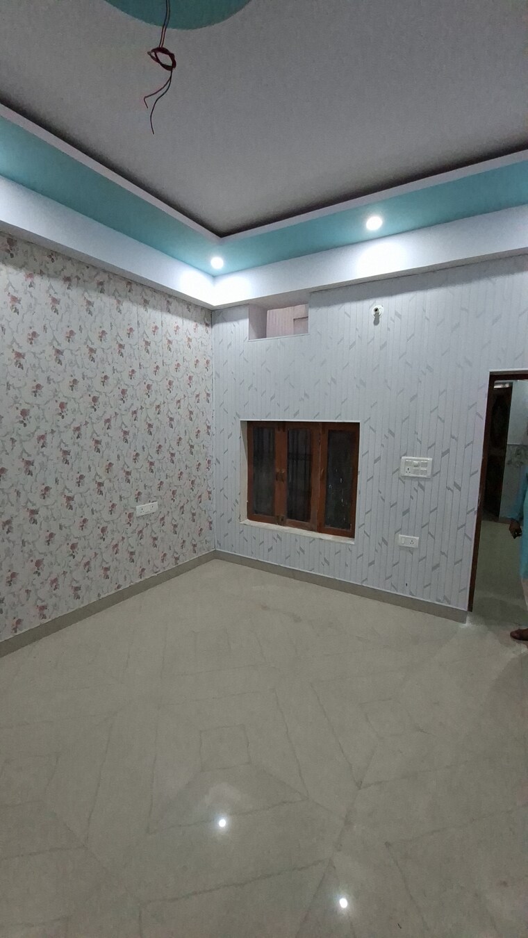 Room, indira nagar 4 Bedroom 2000 Sq.Ft. Independent House In Indira Nagar Lucknow 9377479