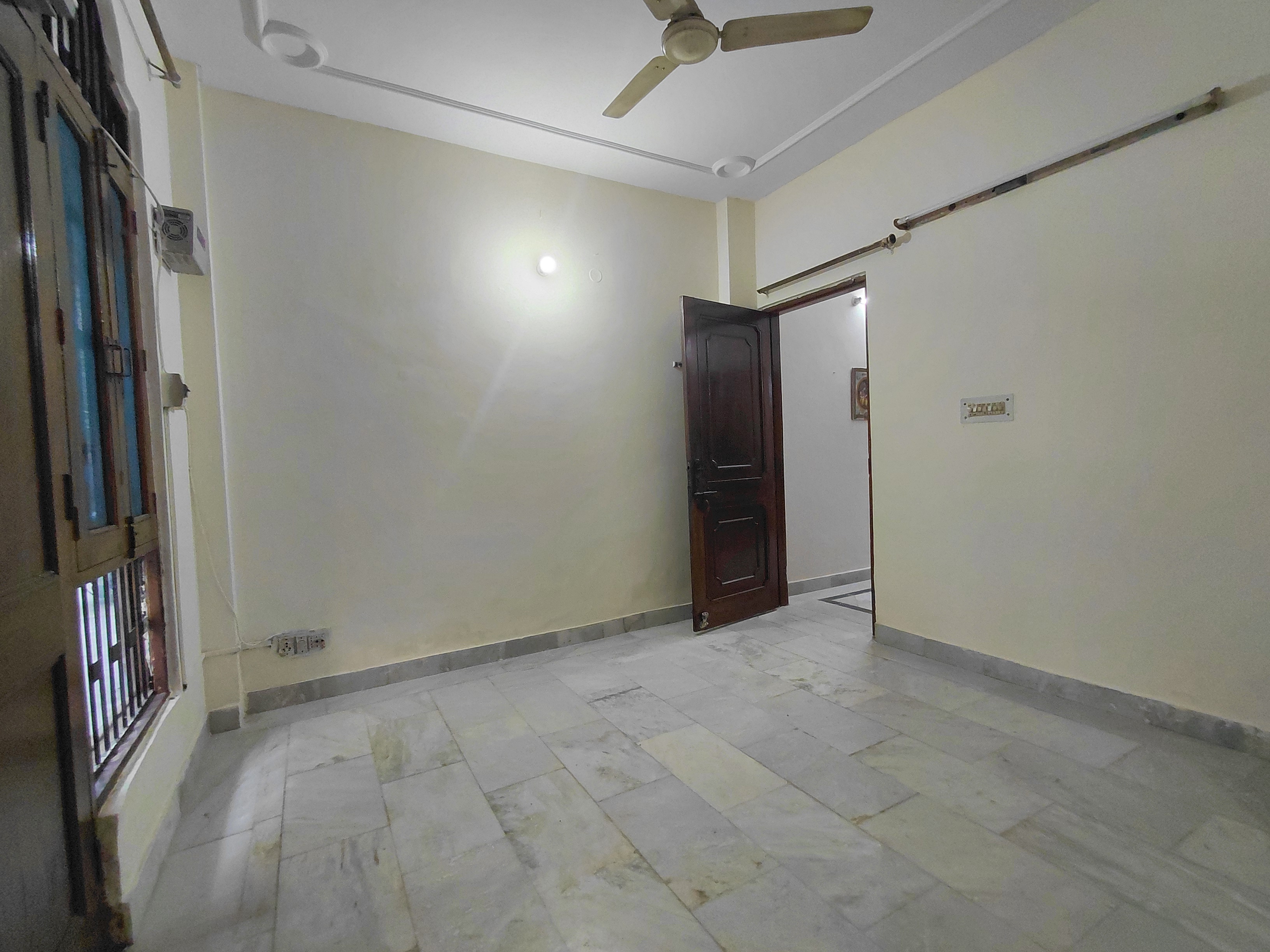 2 BHK Builder Floor For Rent in Janakpuri 