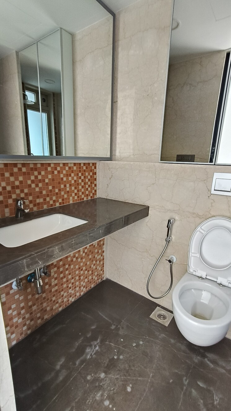 Attached Bathroom, lodha-kiara 2 Bedroom 932 Sq.Ft. Apartment In Worli Mumbai 9377618