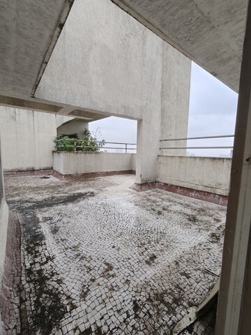 Room in 4 BHK Apartment at Ashar Sapphire, Kapur Bawdi – for Rent