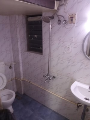 Master Bedroom in 1 BHK Apartment at Riddhi Garden, Malad East – for Rent