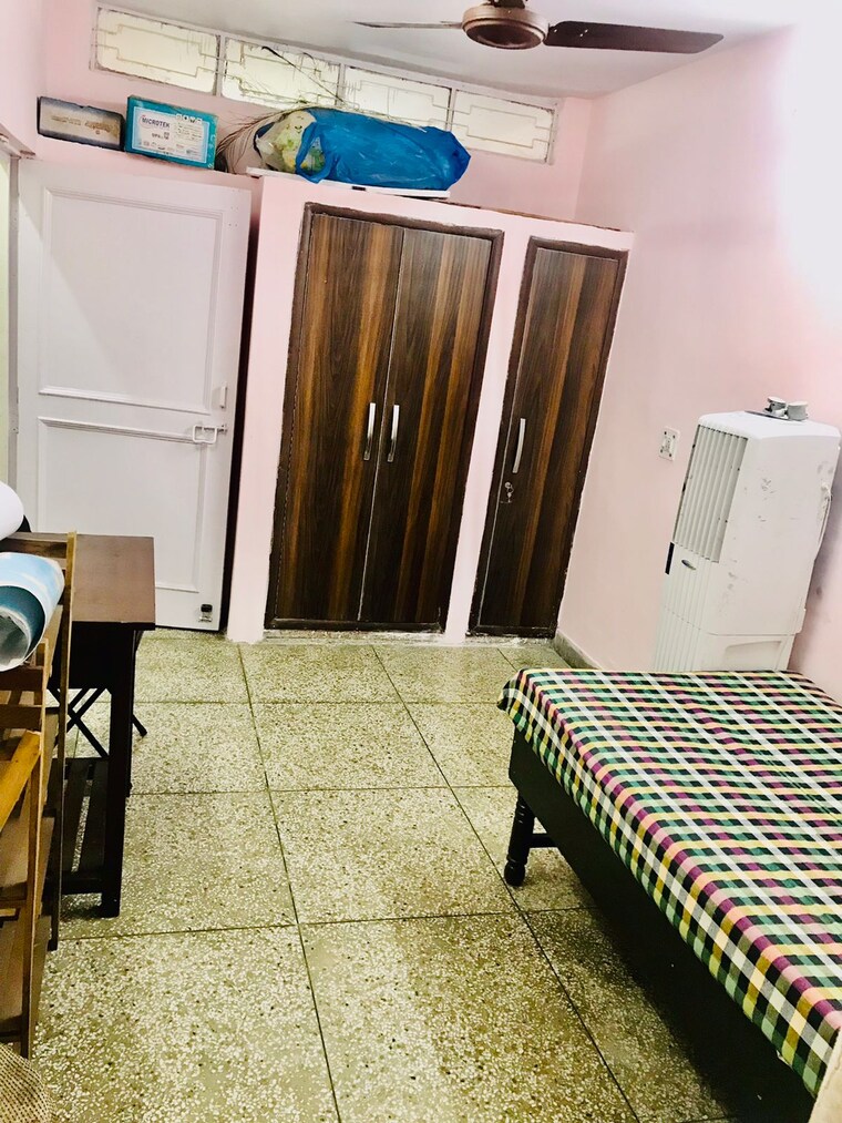 Bedroom, karol bagh Pg For Boys & Girls In Karol Bagh 9377667