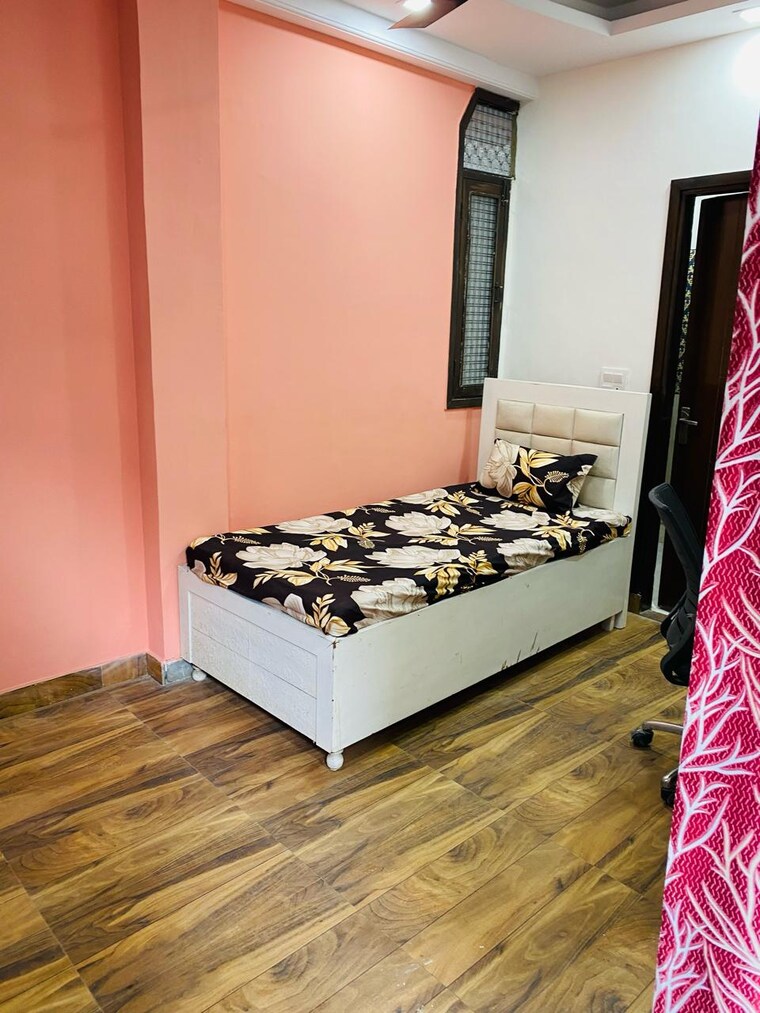 Bedroom, karol bagh Pg For Boys & Girls In Karol Bagh 9377667