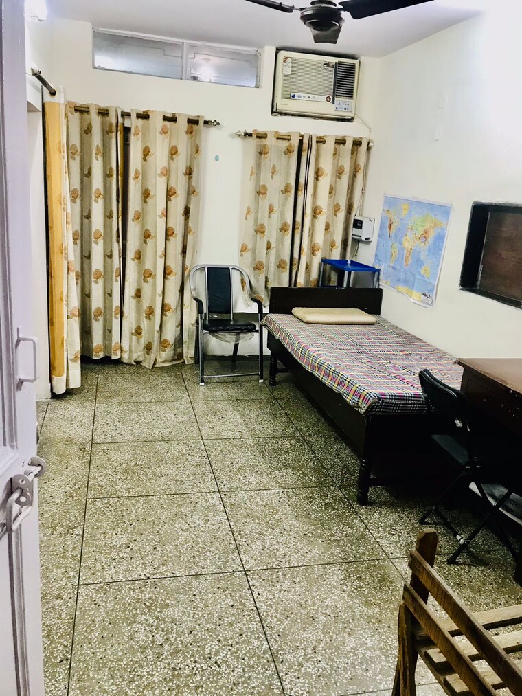 Bedroom, karol bagh Pg For Boys & Girls In Karol Bagh 9377667