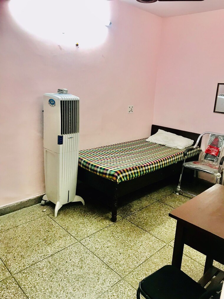 Bedroom, karol bagh Pg For Boys & Girls In Karol Bagh 9377667