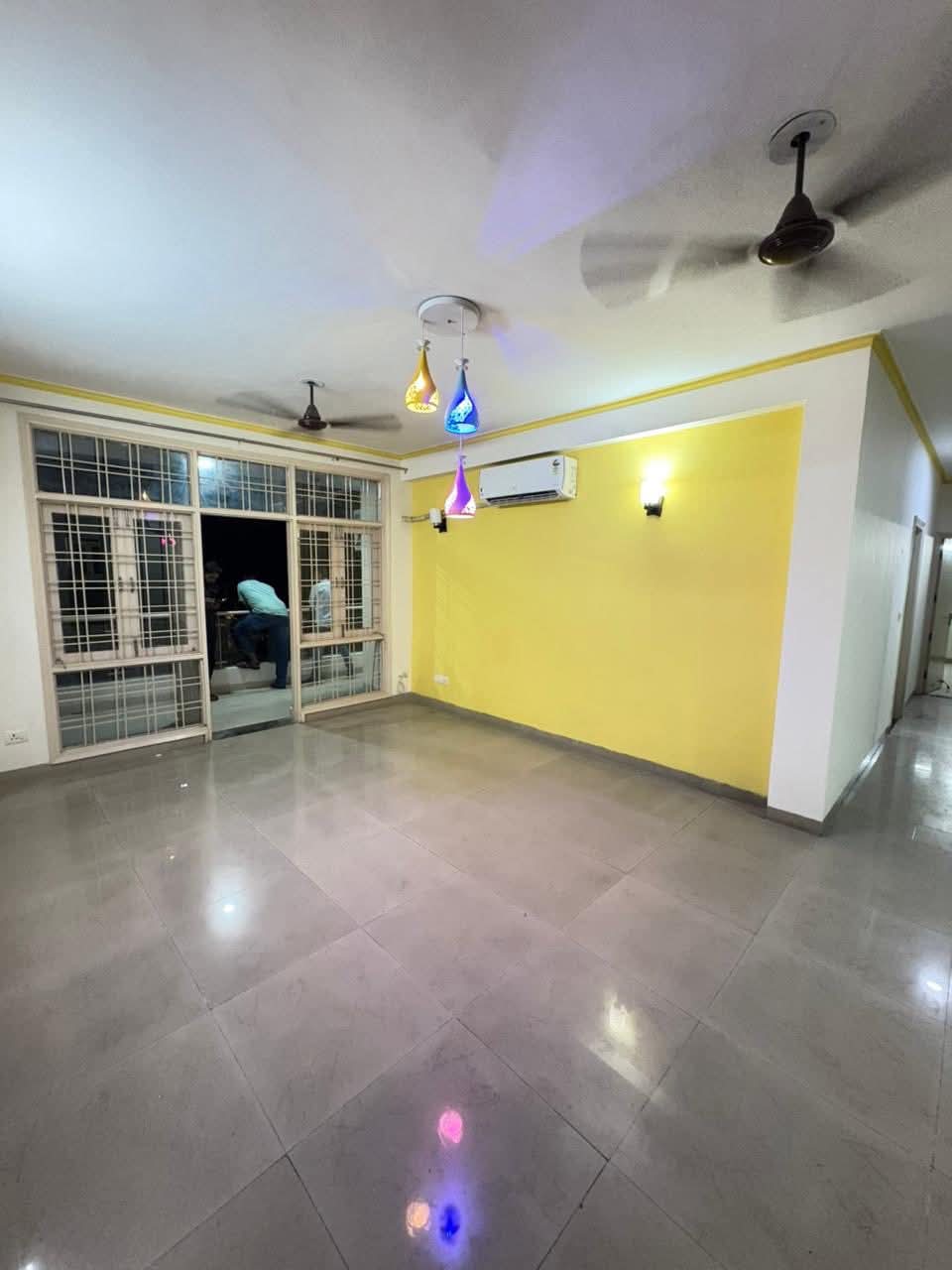 4 BHK + Servant Room 500 Sq.Yd. Apartment in DLF The Grove