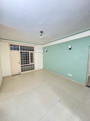 Room in 4 BHK Apartment at DLF The Grove, Sector 54 – for Sale