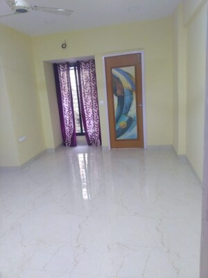 Room in 2 BHK Apartment at Sunny Side Apartment, Andheri West – for Rent