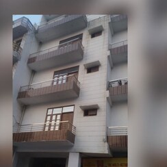 2 BHK + Servant Room Builder Floor For Sale in Aliganj