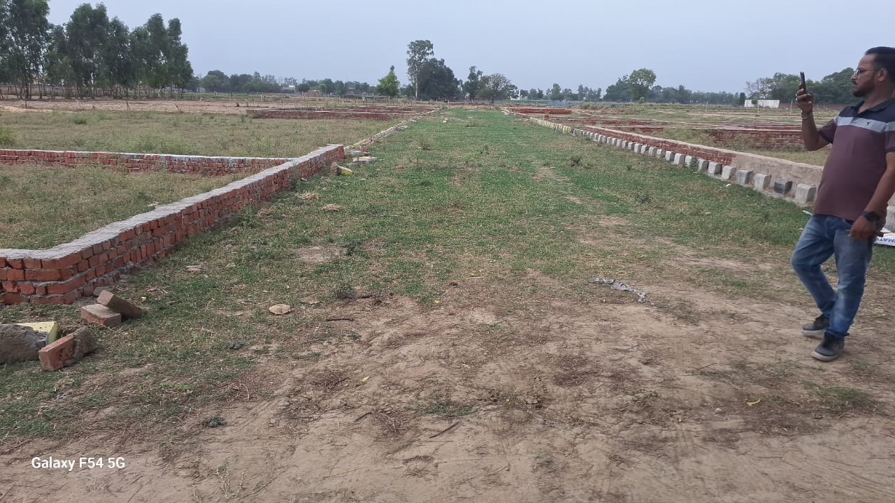 Plot For Sale in Sultanpur Road