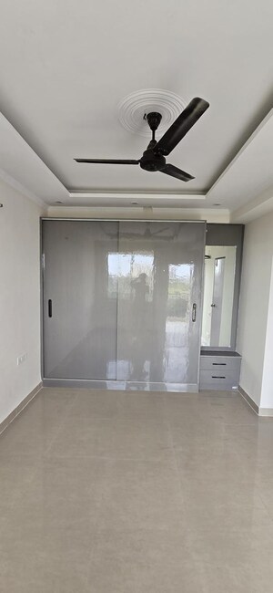 Room in 4 BHK Apartment at Sare Home, Sector 92 – for Rent