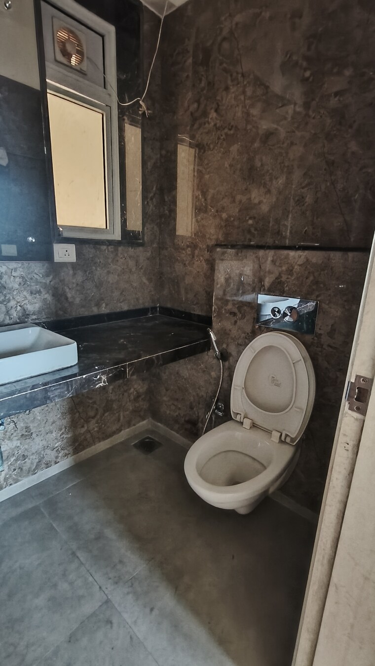 Attached Bathroom, l-t-crescent-bay-t2 2 Bedroom 850 Sq.Ft. Apartment In Parel Mumbai 9378084