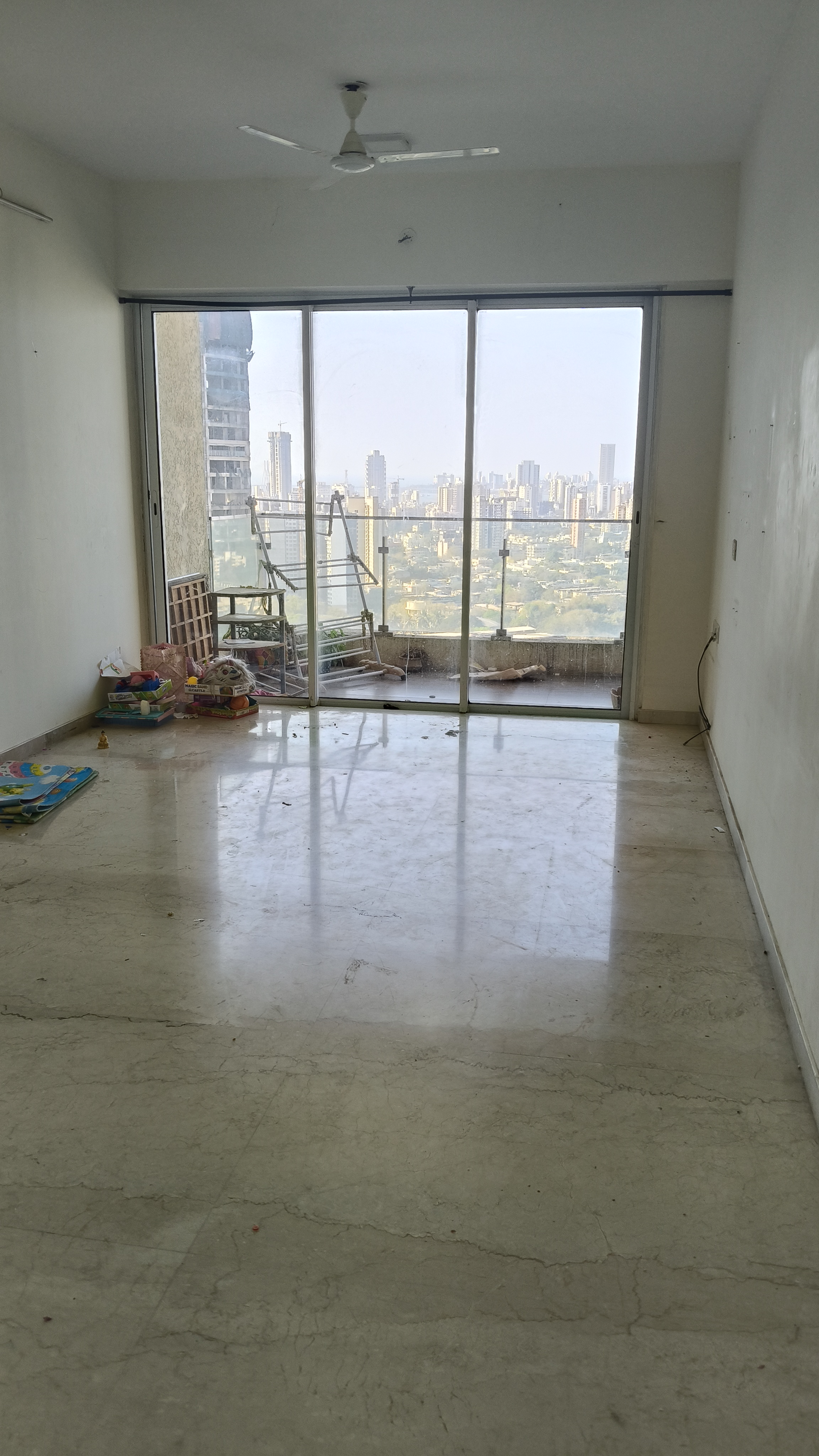2 BHK Apartment For Rent in L&T Crescent Bay T2
