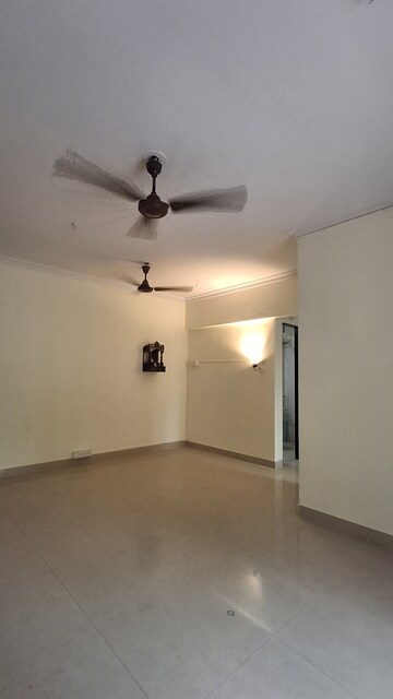 Room in 2 BHK Apartment at Ekta Meadows, Borivali East – for Rent