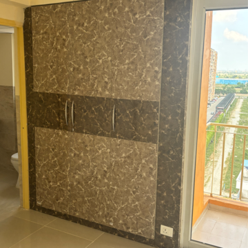 Room in 3 BHK Apartment at Wave Dream Homes, Wave City – for Rent