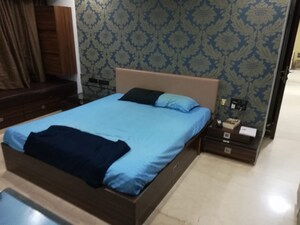Bedroom in 3 BHK Apartment at Andheri West – for Rent