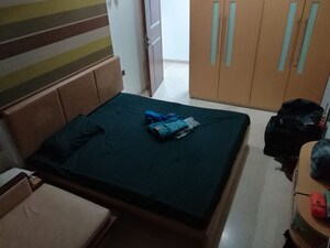 Bedroom in 3 BHK Apartment at Andheri West – for Rent