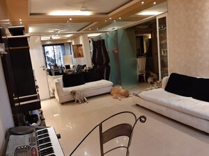 Team Area in 3 BHK Apartment at Andheri West – for Rent