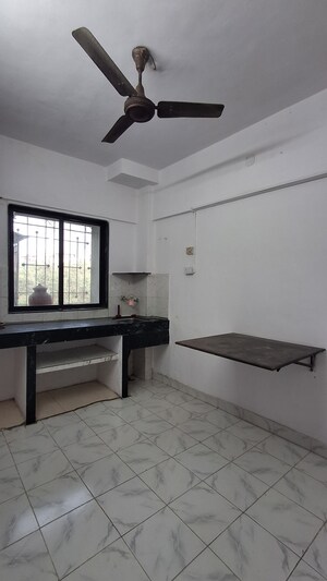 Furnished Amenities in 1 BHK Apartment at Shyam Gokul Garden, Kandivali East – for Rent