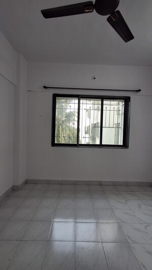 Room in 1 BHK Apartment at Shyam Gokul Garden, Kandivali East – for Rent