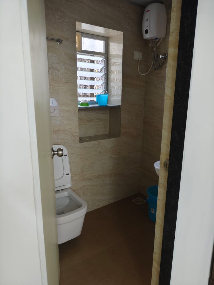Bathroom, worli Pg For Boys & Girls In Worli 9378081