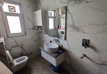 Bathroom in 1 BHK Builder Floor at Sector 43 – for Rent