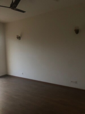 Room in 4 BHK Apartment at BPTP Astaire Gardens, Sector 70a – for Rent