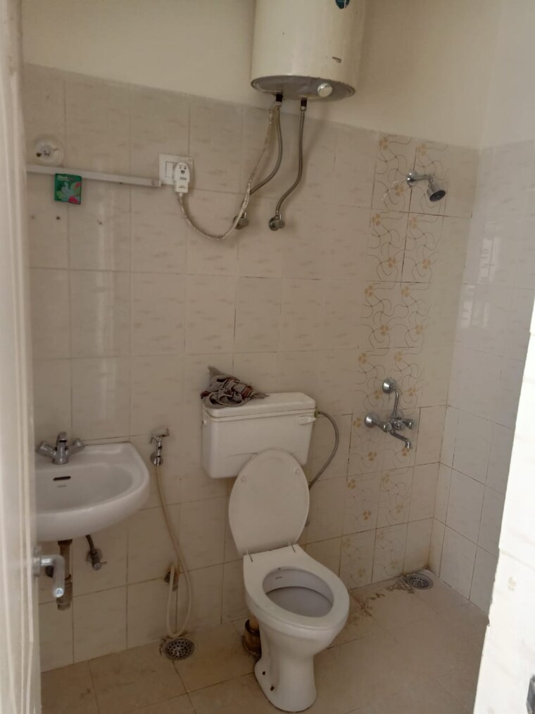 Bathroom, shree-vardhman-mantra 2 Bedroom 800 Sq.Ft. Apartment In Sector 67 Gurgaon 9378087