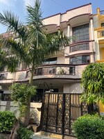 6 BHK 220 Sq.Mt. Independent House in Sector 27