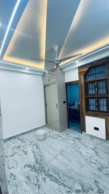 Room in 2 BHK Apartment at Eldeco Utopia, Sector 93a – for Sale