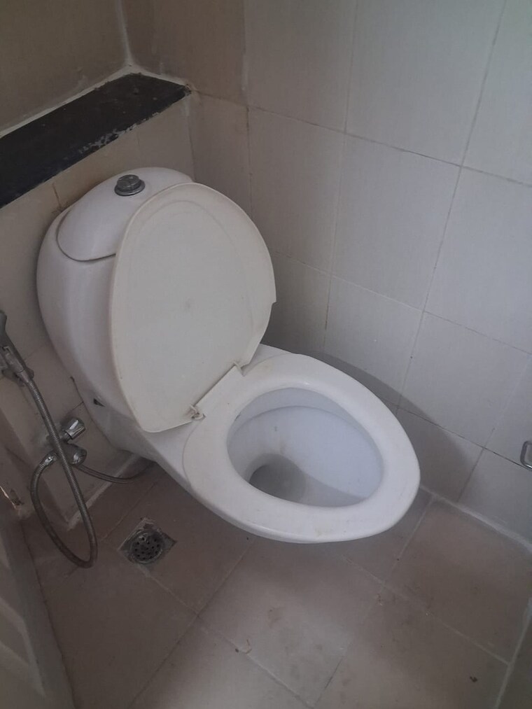 Bathroom, bptp-park-prime 3.5 Bedroom 2062 Sq.Ft. Apartment In Sector 66 Gurgaon 9378277