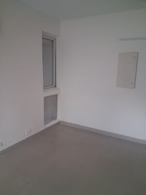 Room in 3.5 BHK Apartment at BPTP Park Prime, Sector 66 – for Rent